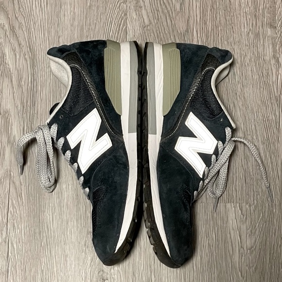 New Balance Women’s 996 Sneaker in Navy Blue - Picture 6 of 9